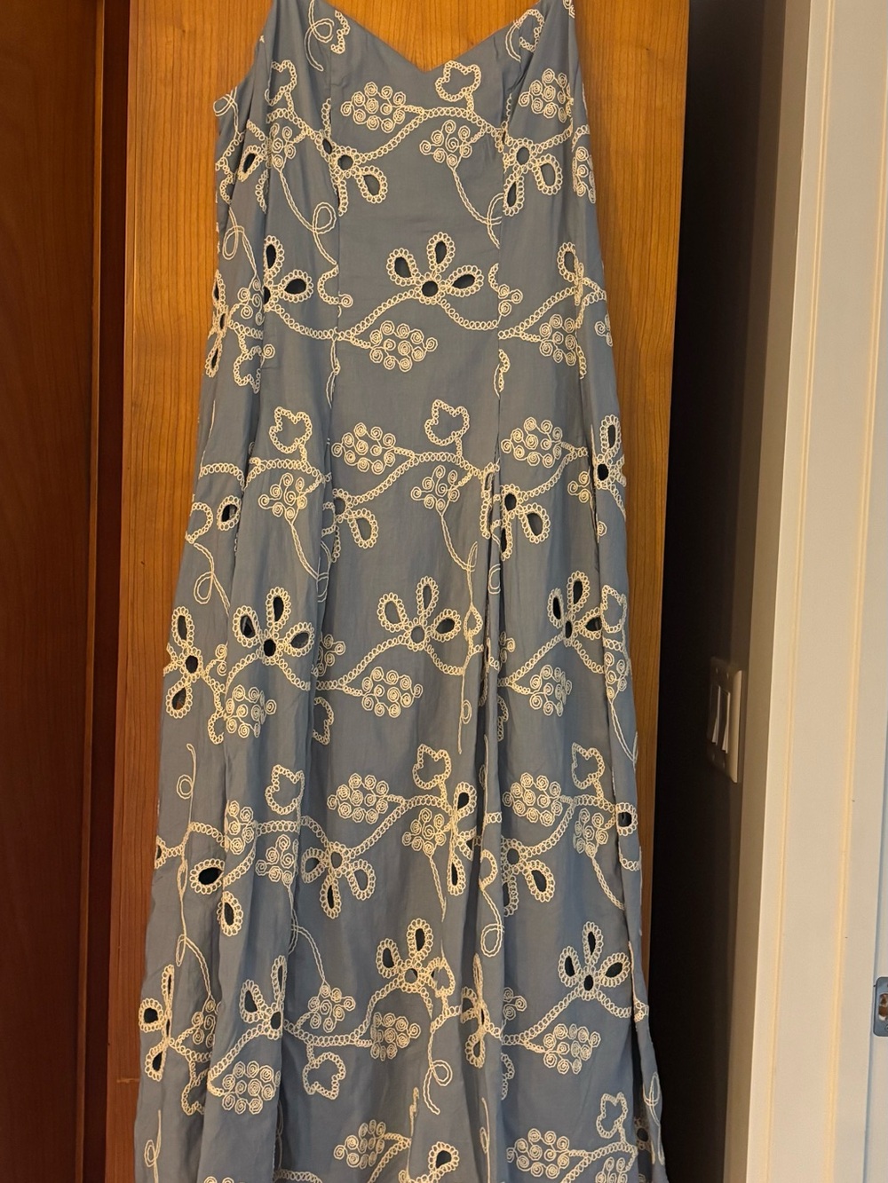 Ce Ce woven Embroidered Maxi dress in Coastal Blue. - Picture 3 of 9